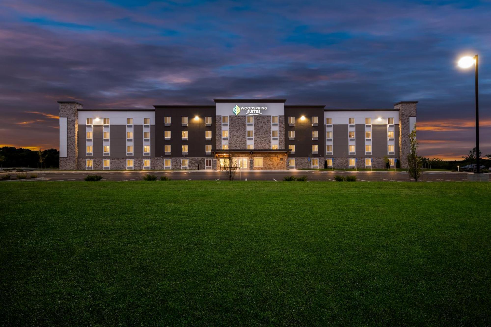 Woodspring Suites Kansas City Airport Eksteriør bilde
