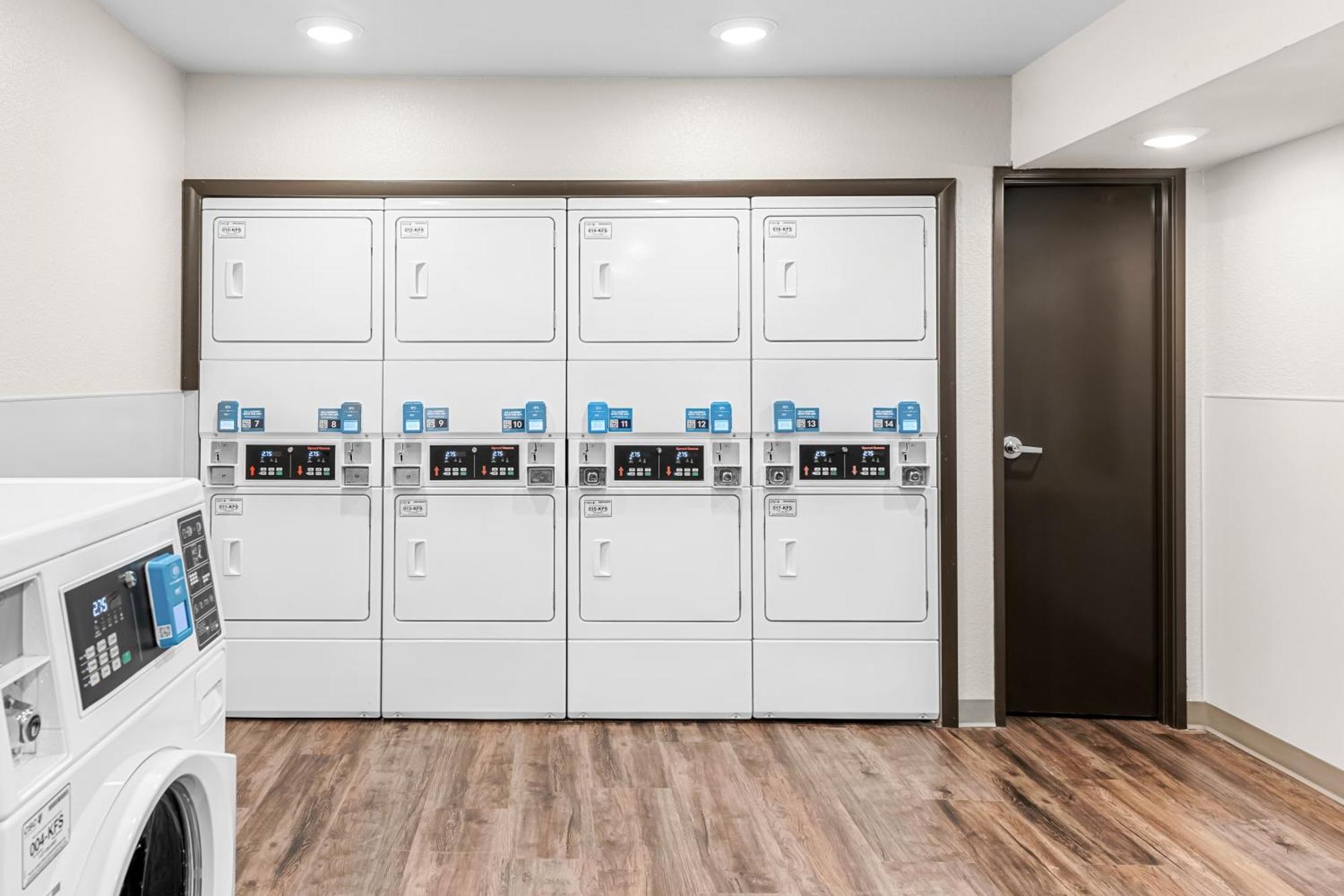 Woodspring Suites Kansas City Airport Eksteriør bilde