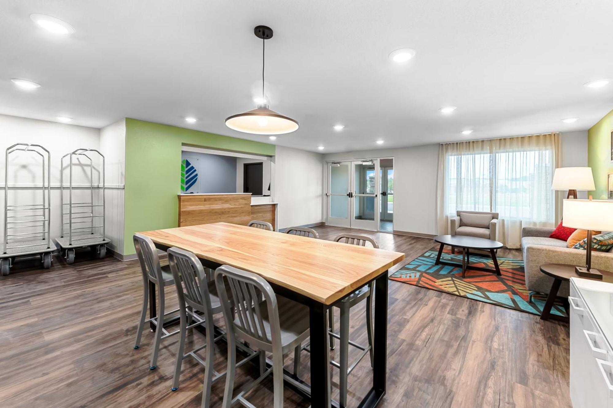 Woodspring Suites Kansas City Airport Eksteriør bilde